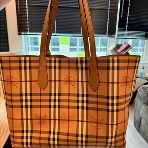 Burberry Beige Leather Interior